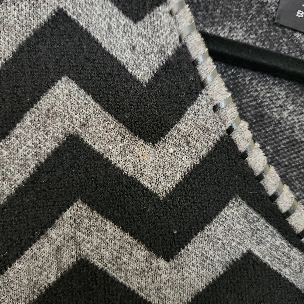 Vintage‎ Dana Buchman Wool V-Neck Cardigan Sweater Chevron Leather Detail Flawed